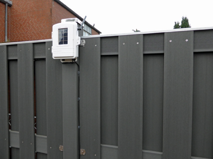 Blatt-Bodenfeuchte-Temperaturstation und Solarpanel